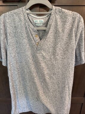 Heather Gray Short-Sleeve Henley Shirt